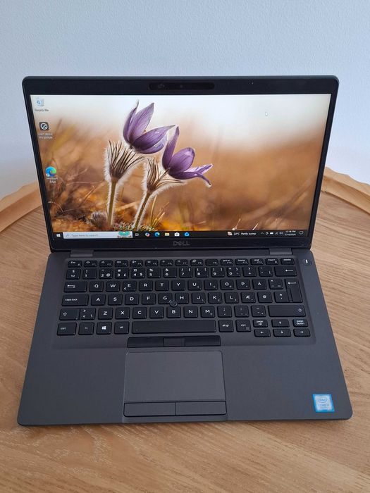 Laptop Dell cu i5 generatia a 8 a