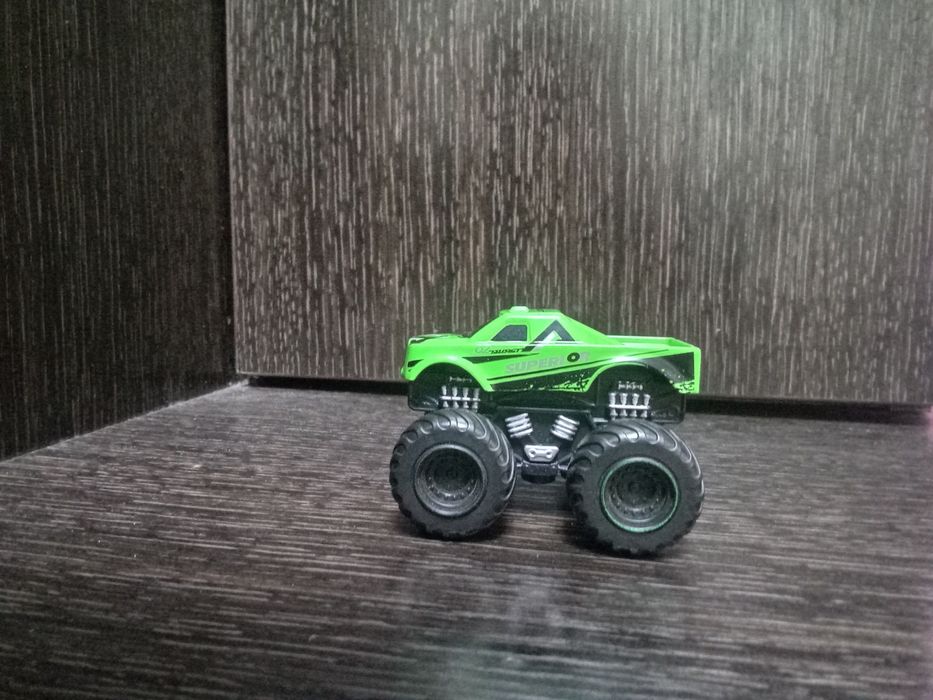 Игрушечный монстртраки