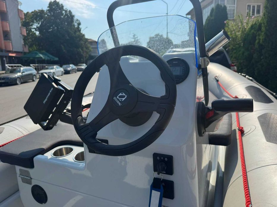 Продавам надуваема лодка рип Zodiac 4.80m