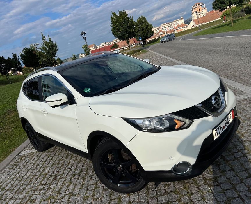 Nissan Qashqai TEKNA+,2015,1,6DCI,4X2,130CP,M6,Navi,Camera 360,TRAPA,Piele,KmReali