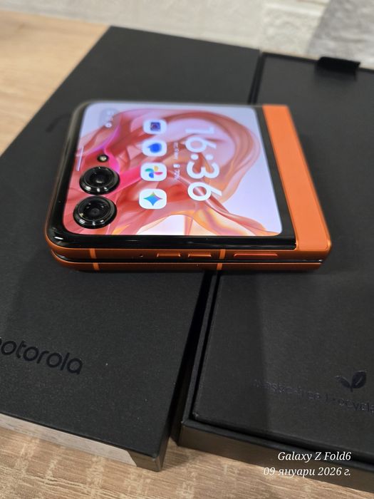Motorola Razr 50  8/256gb чисто нов!