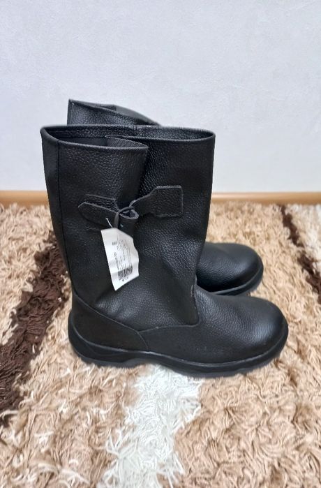 Продам мужские рабочие сапоги