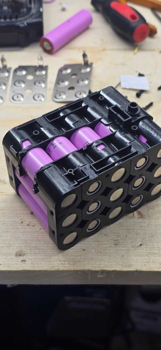 Servicii reparații și mentenanță baterii scule electrice