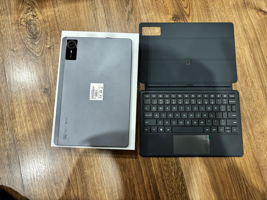 Продавам таблет с клавиатура