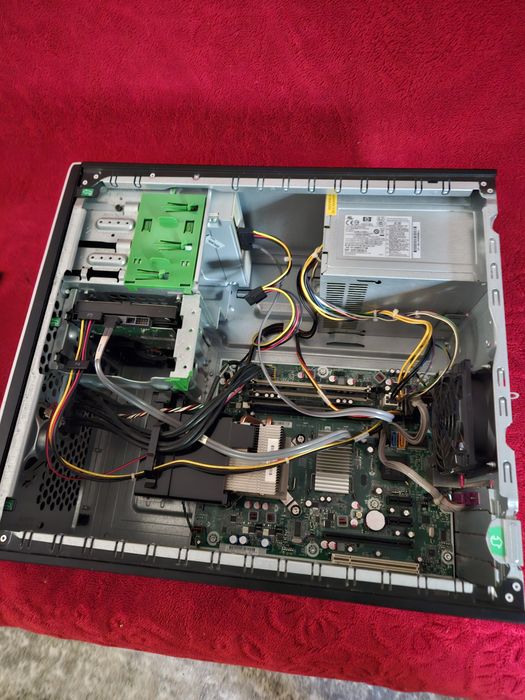 Vând unitate Pc HP Intel Pentium E6700 3gb ram nu are placa video