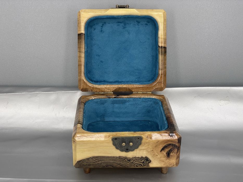 Шкатулка деревянная