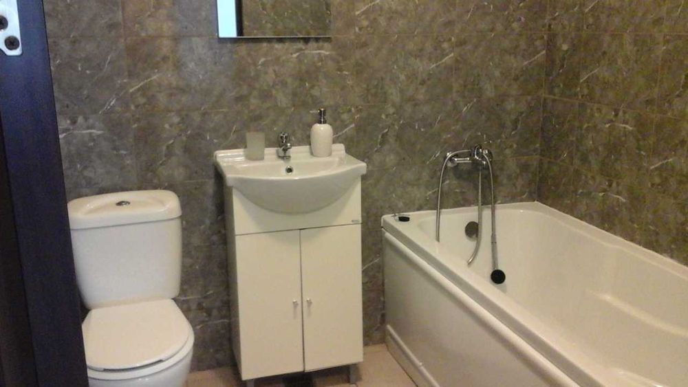 Închiriez apartament spațios, cu doua camere,  în Mamaia Nord,