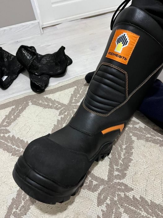 Продам спец сапоги