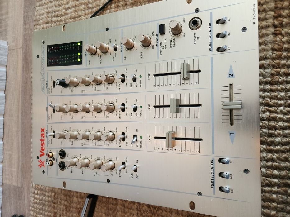 Vestax PCV-275 - mixer analogic de DJ cu 3 canale principale