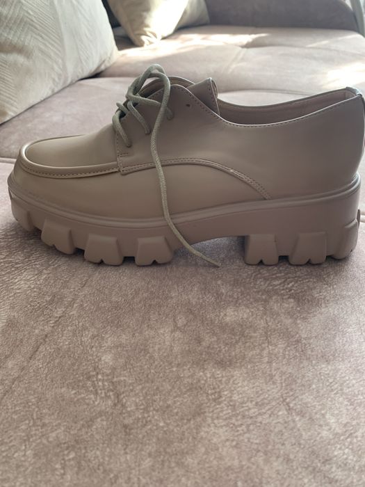 Продается новая обувь ,