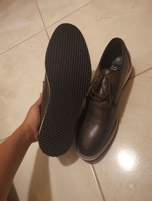 Два чифта обувки естествена кожа