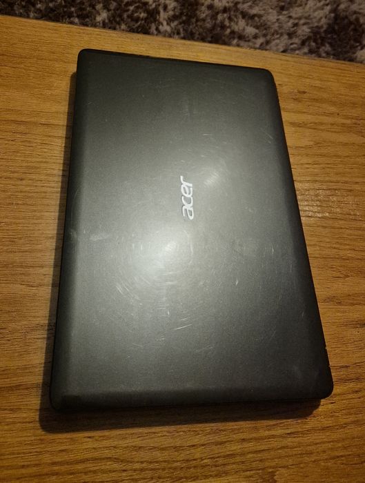 Laptop Acer Aspire E1-531G Windows 10  4gb RAM Nvidia 710M dedicata