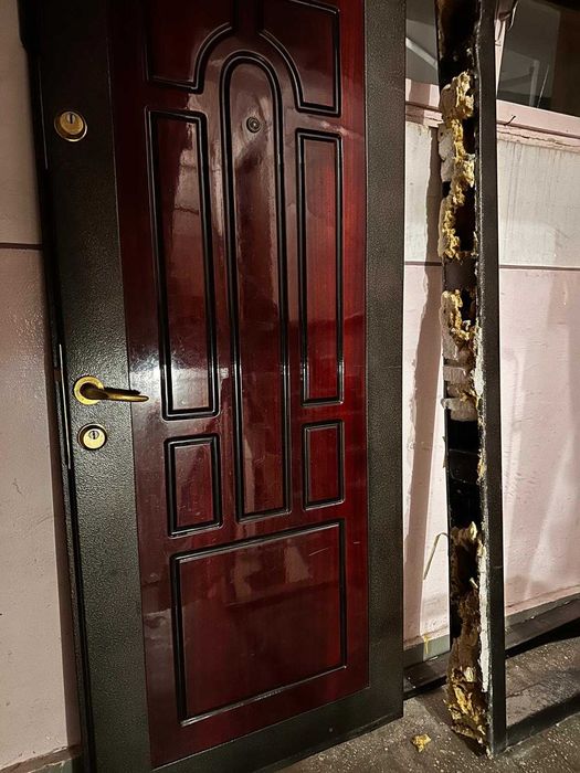 Ușa de vânzare, ridicare in persoană