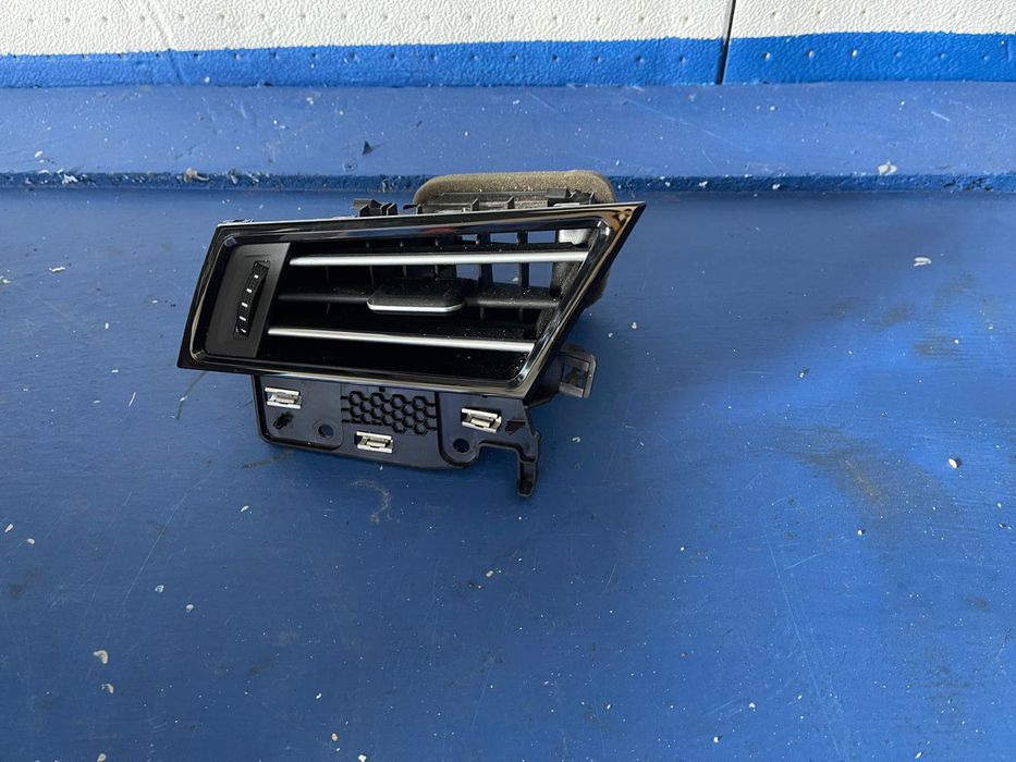 Grila ventilație aerisire partea stângă vw Passat b8