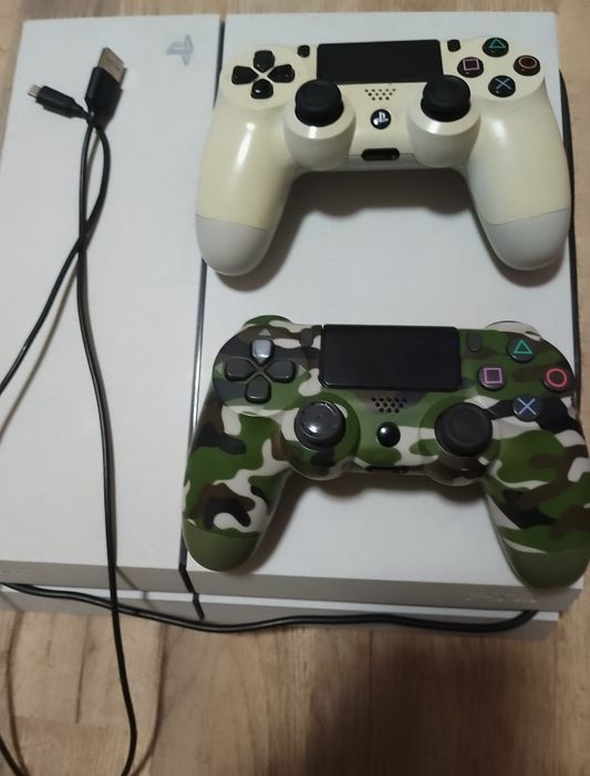 Продавам плеистейшън4