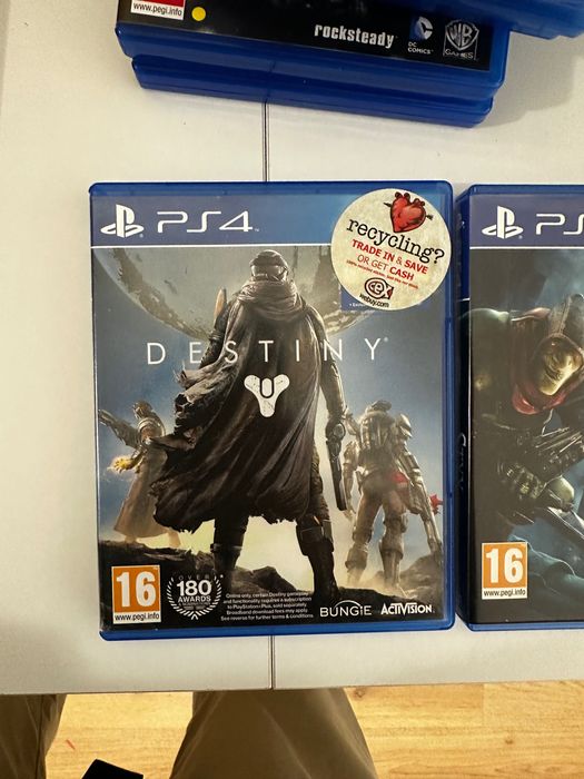 PS4 1 TB 2 джойстика