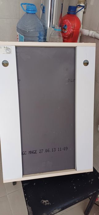 Продаю полка с зеркалом  и раквины