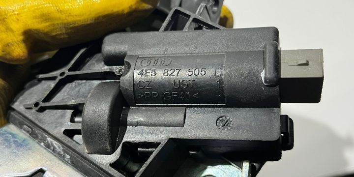 Broasca portbagaj  4e5827505D Audi A4 B8/8K [2007 - 2011]