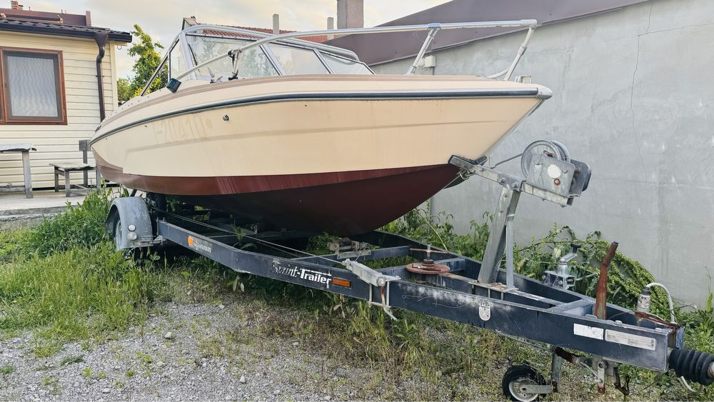 Моторна лодка Glastron