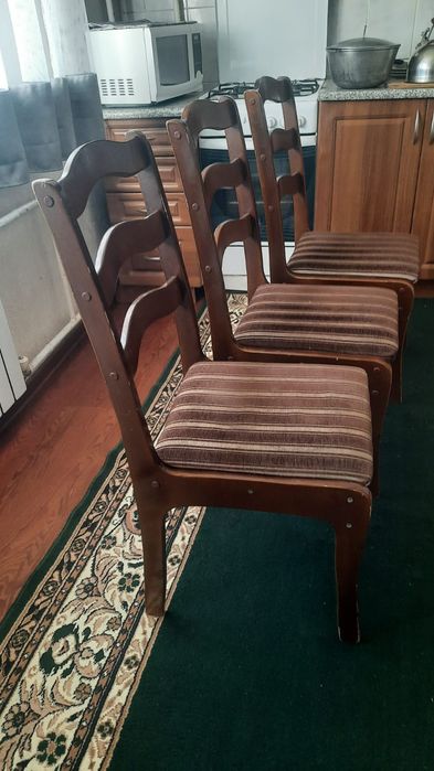 Стулья деревянные 6 штук