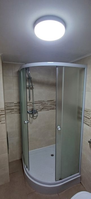 Cabina 90x90 în stare bună