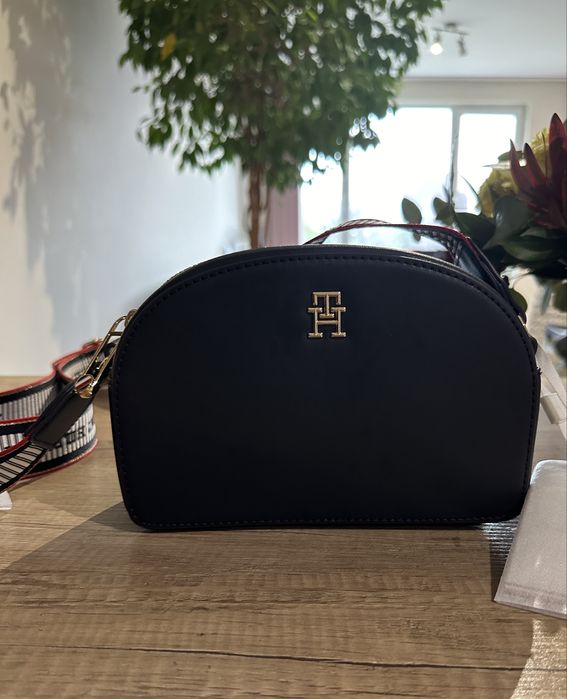 Оригинална Чанта Tommy Hilfiger