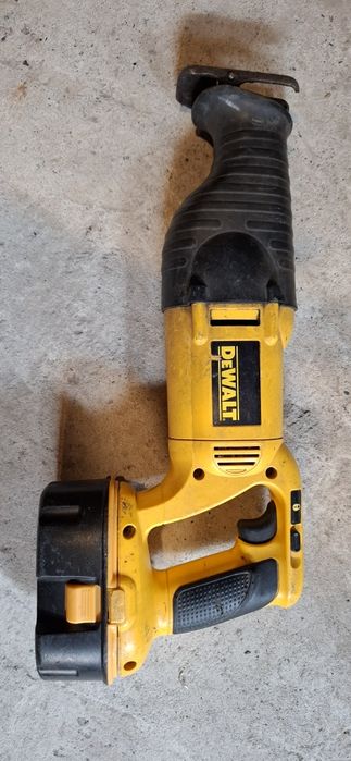 Ferastrau DeWalt