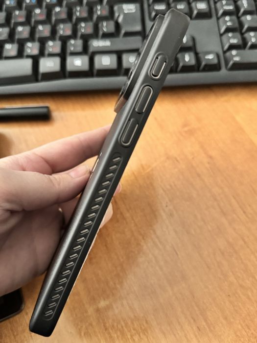 Продам новый чехол на iphone 15 pro max