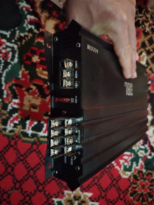 Jbl usilitel 4000watt