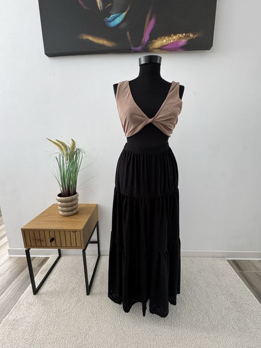 Fusta Boohoo, noua cu eticheta