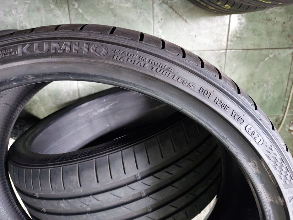 2 anvelope 235/30 R20 Khumo