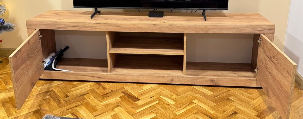 ТВ шкаф сглобен от jysk