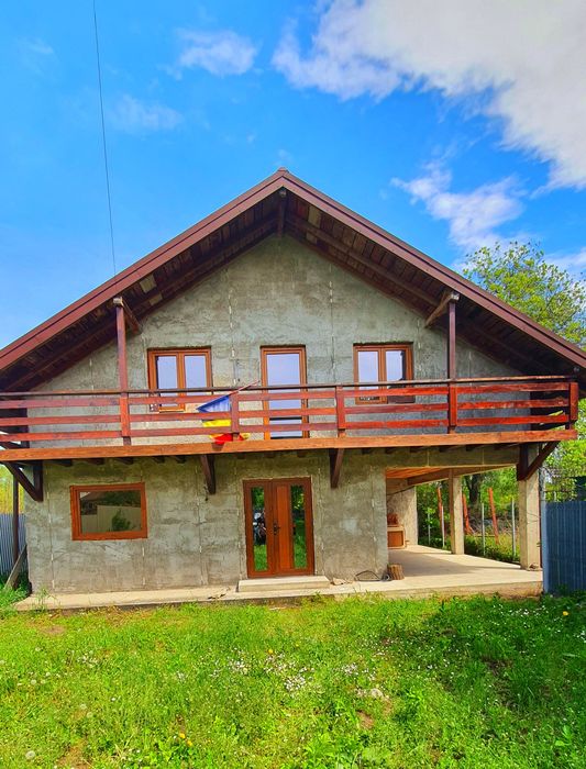 Vând casă nouă din cărămidă.
