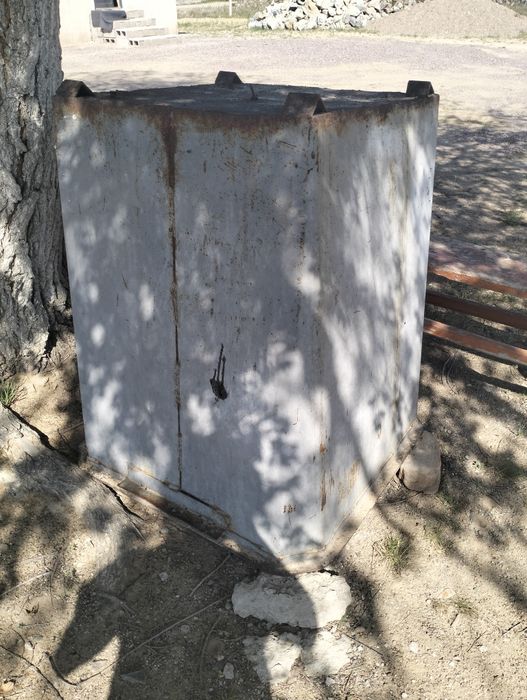 Мусорный урна (бак) новый