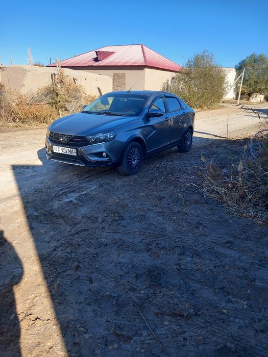 Lada vesta sw cross satiladi