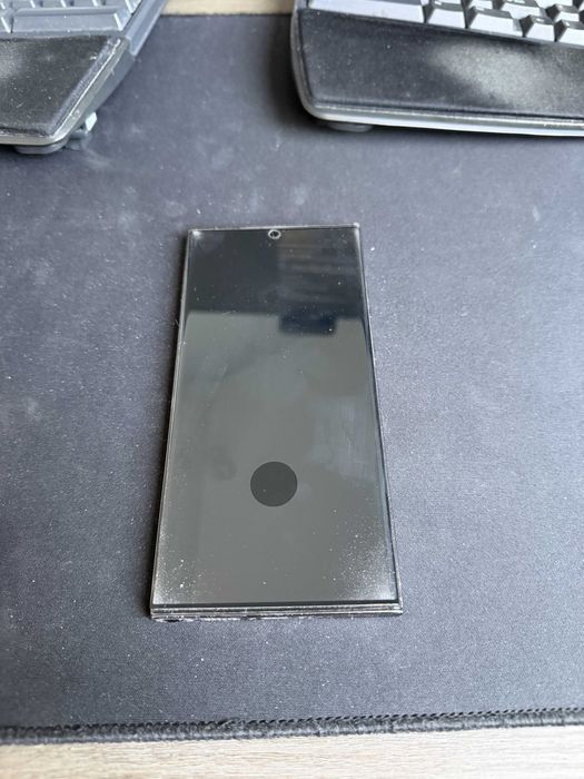 Samsung Galaxy S22 Ultra 256 GB черен — пукнат гръб