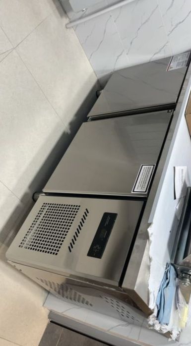 Продам холодильник стол оборудование