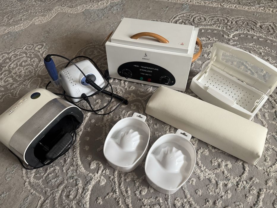 Маникюрный набор и стол