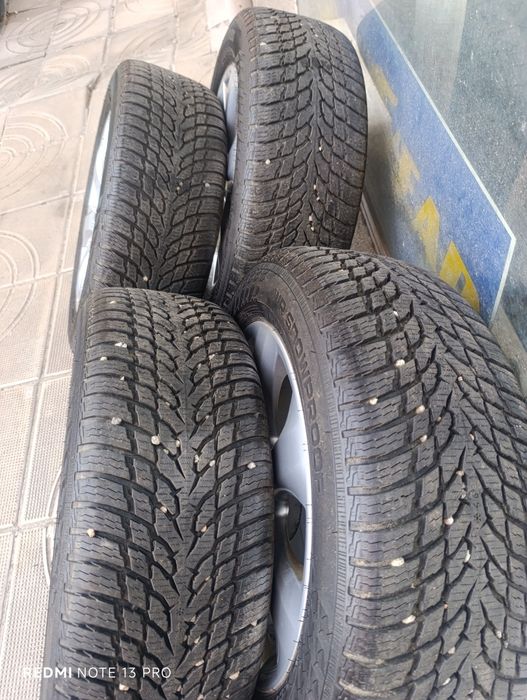 Зимни гуми 215 60 17 Нокиан