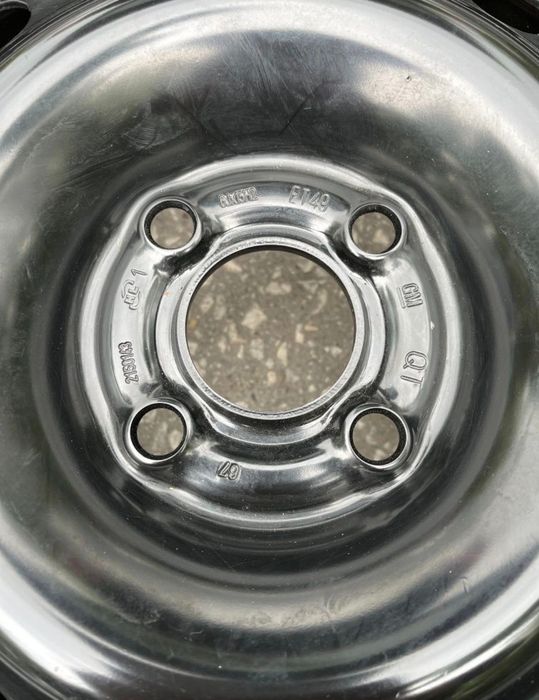 Гума с джанта Goodyear GT2 Made in Great Britain 185/65R15 ET 49 патерица за автомобил/ резервна гума