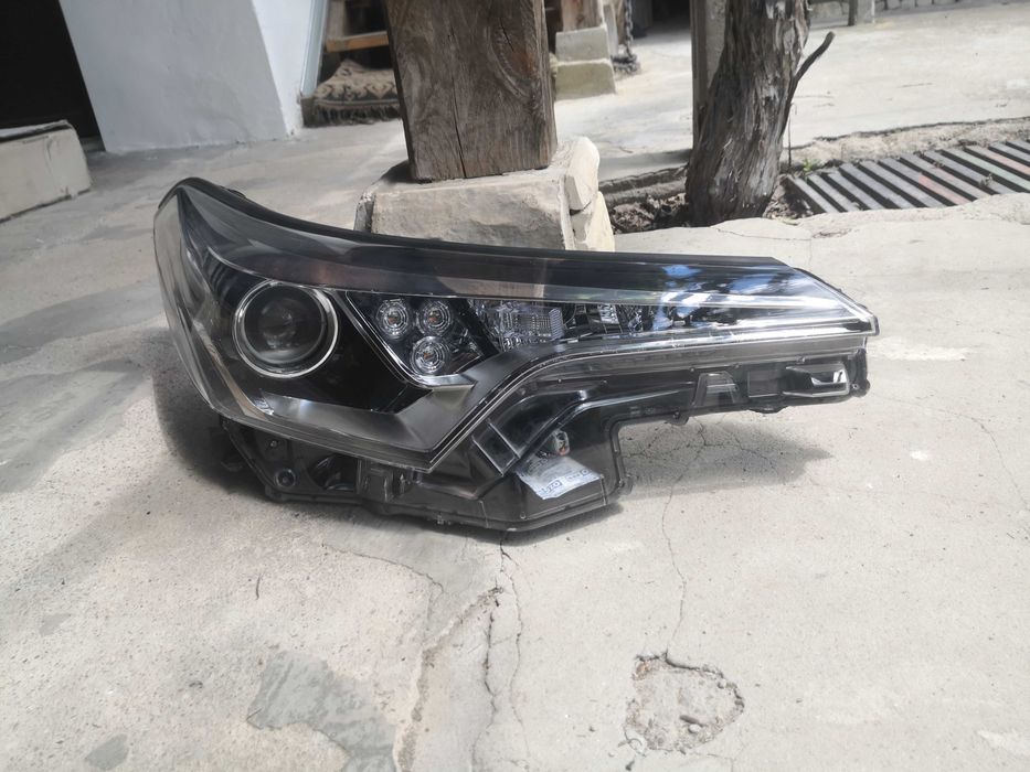 Фар Toyota C-HR LED десен/Фар Тойота C-HR/Фар Toyota CHR Оригинален