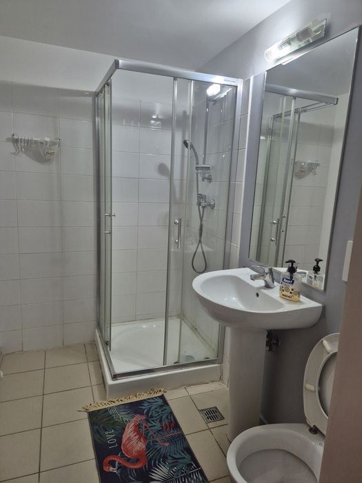 Închiriez apartament 3 camere in Bloc Poseidon si loc de parcare