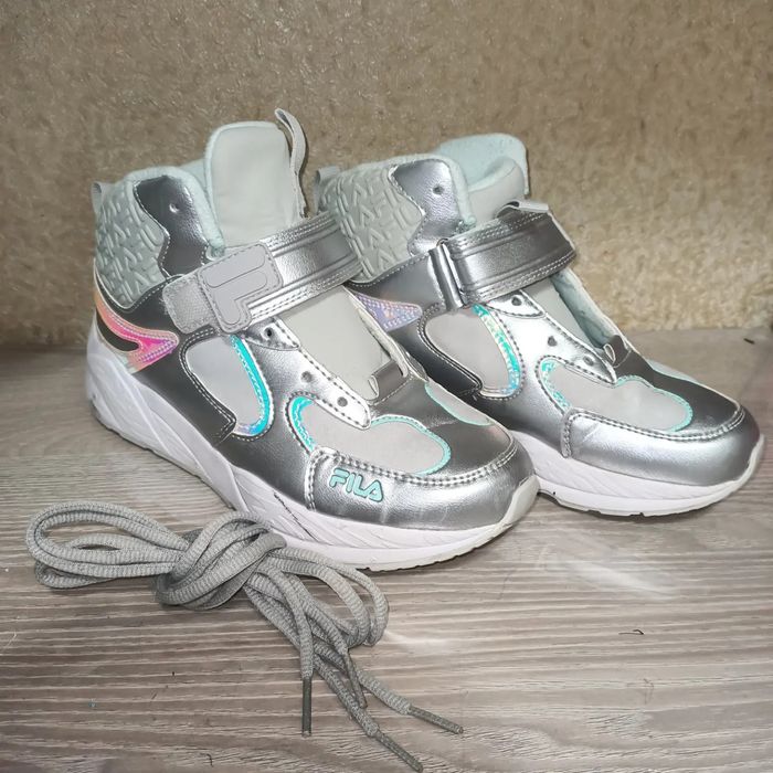 Продаются детские зимние кроссовки