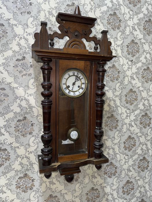 Антикварные настенные часы с боем