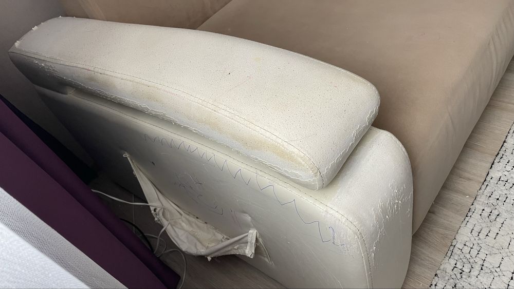 Диван бежевая б/у