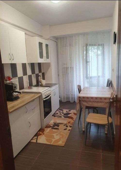 Închiriez apartament  2 camere