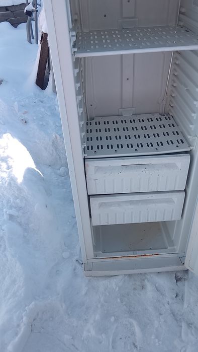 Продам морозилку индезит