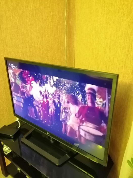 Телевизор LG продам.
