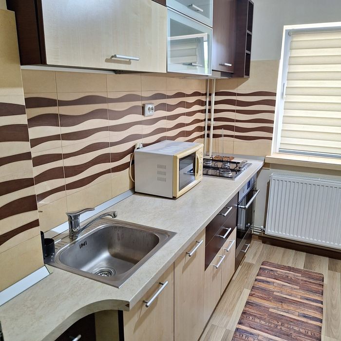 Inchiriez apartament  3 camere Craiova zona Lăpuș