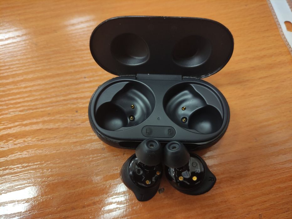 Продам наушники samsung galaxy buds +